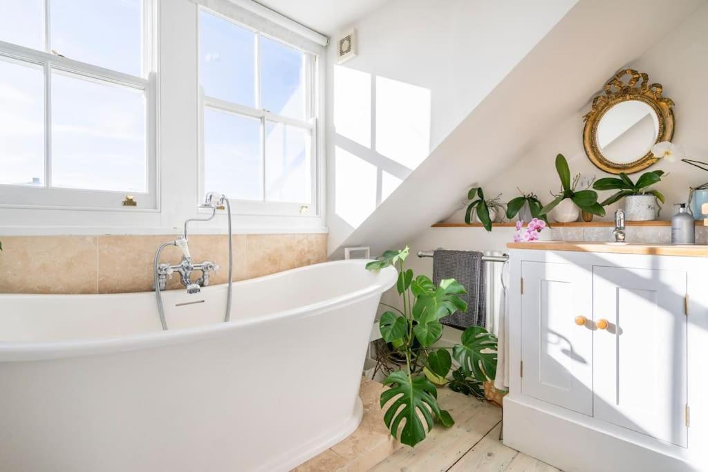 Boat House, Relax In A Whitstable Fisherman'S Cottage Екстер'єр фото
