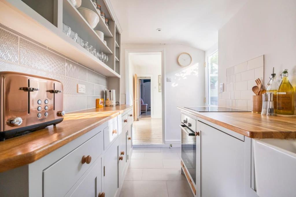Boat House, Relax In A Whitstable Fisherman'S Cottage Екстер'єр фото