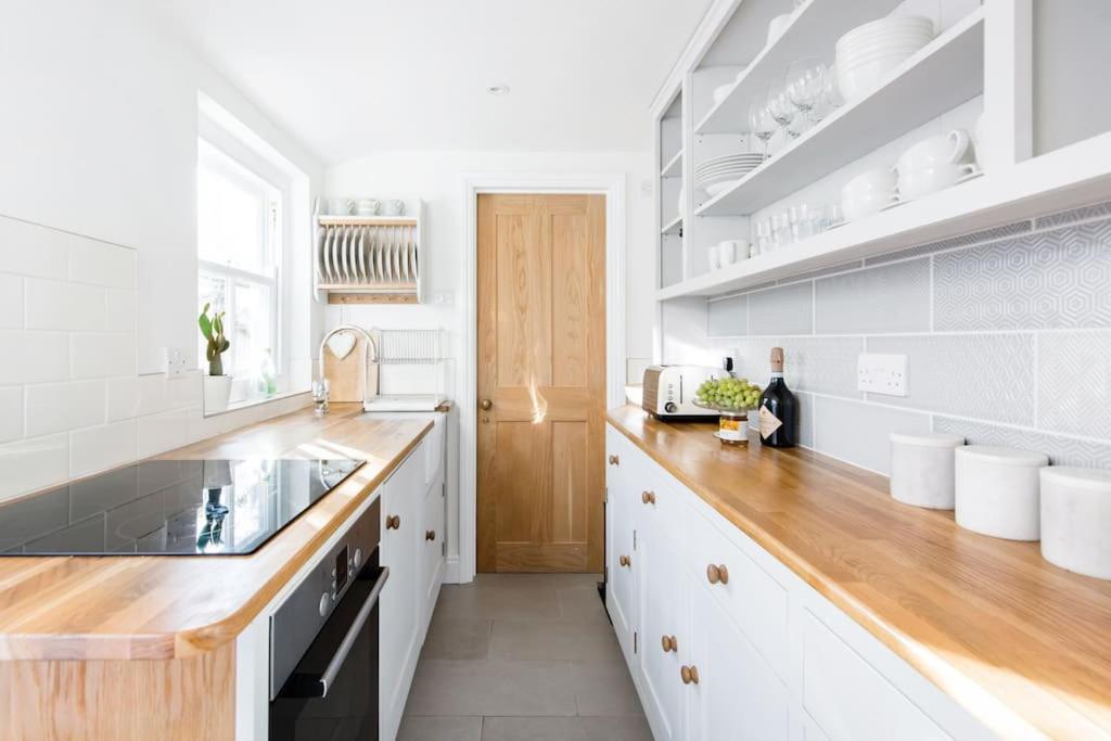 Boat House, Relax In A Whitstable Fisherman'S Cottage Екстер'єр фото